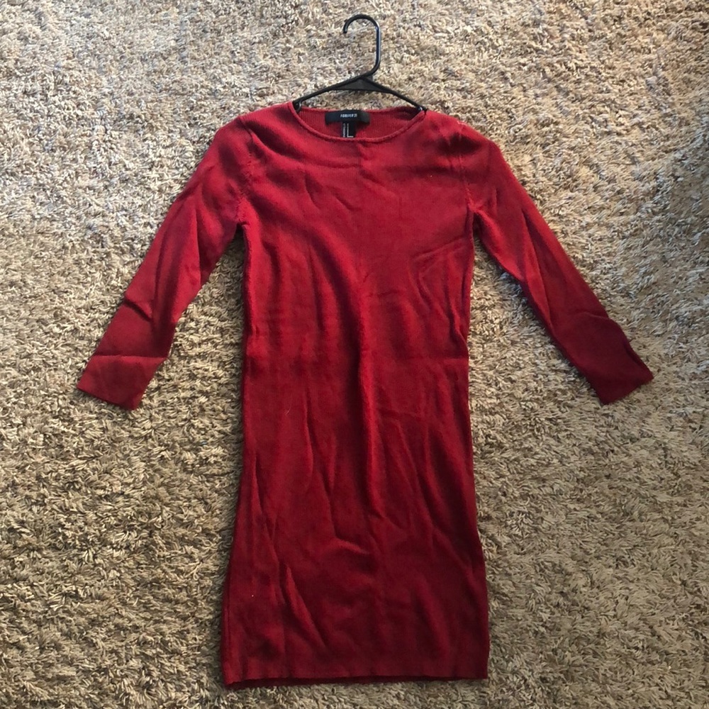 Quarter sleeve dress, comes down to the knees.